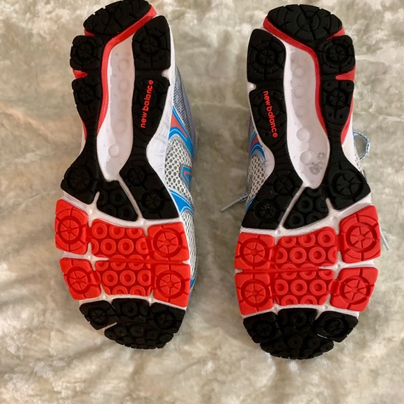 NWOT New Balance 580v4 Running Sneakers - Picture 3 of 4